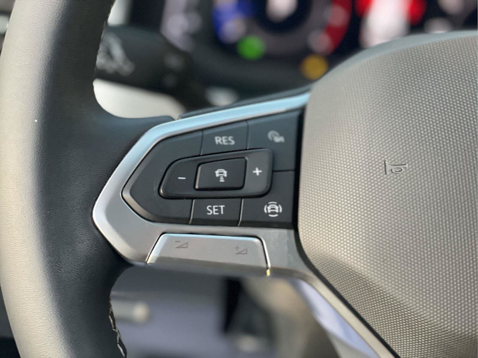 Used 2022 Volkswagen Atlas SE AWD/4WD image 32