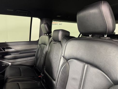 Used 2024 Jeep Wagoneer L Series II w/ Flexible Seating Group image 4