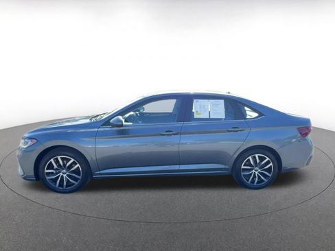 Used 2025 Volkswagen Jetta SE image 9