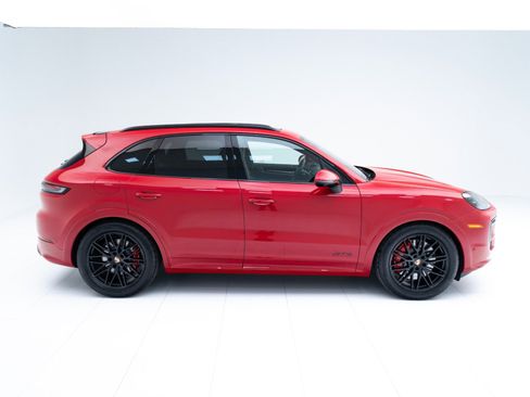 New 2026 Porsche Cayenne GTS image 8