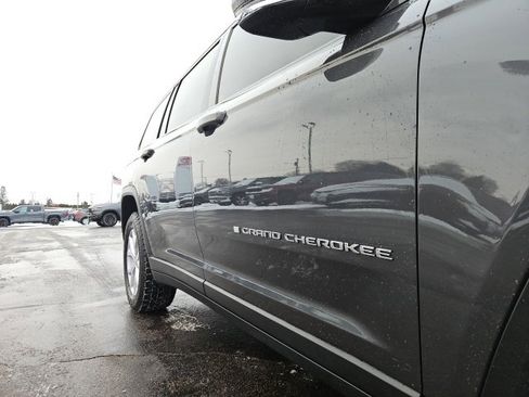 Used 2022 Jeep Grand Cherokee L Limited image 18