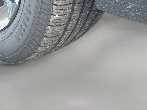 Used 2025 Kia Carnival EX FWD image 42