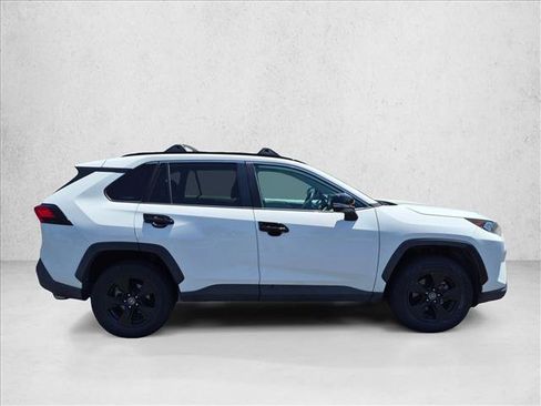 Used 2020 Toyota RAV4 XLE w/ XLE Grade Weather Package FWD image 4