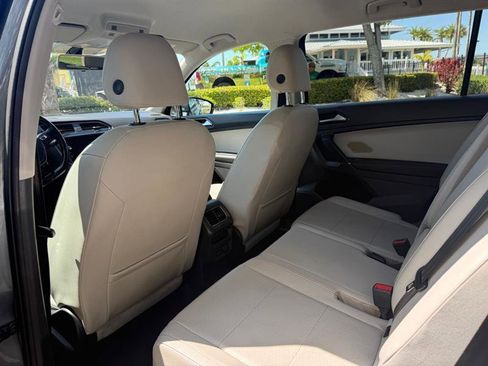 Used 2018 Volkswagen Tiguan SE w/ Front Fog Lights Package image 11