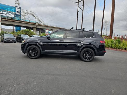 Used 2022 Volkswagen Atlas SE w/ Panoramic Sunroof Package FWD image 8