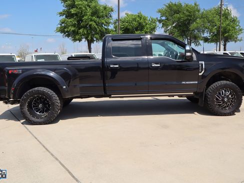 Used 2022 Ford F350 Platinum AWD/4WD image 2