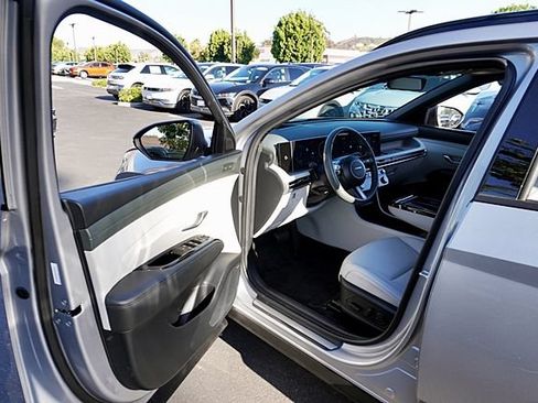 Certified 2025 Hyundai Tucson Limited AWD/4WD image 41