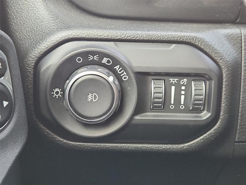 Used 2021 Jeep Wrangler Unlimited Sahara AWD/4WD image 18
