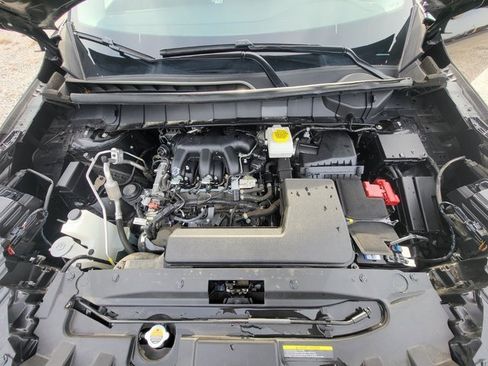 Used 2025 Nissan Pathfinder SV image 10