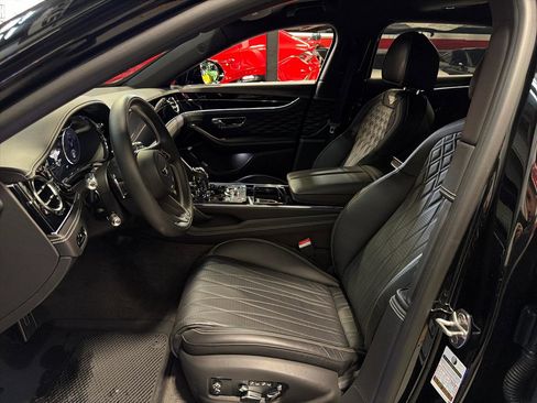 Used 2022 Bentley Flying Spur V8 image 14