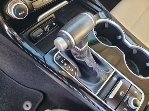 Used 2023 Kia Stinger GT-Line w/ Sun & Sound Package RWD image 16