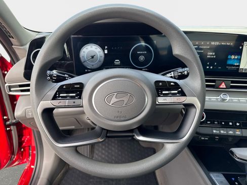 Used 2024 Hyundai Elantra SEL FWD image 26