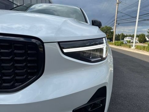 Certified 2025 Volvo XC40 B5 Plus AWD/4WD image 8