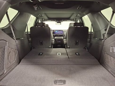 Used 2025 Chevrolet Tahoe Z71 w/ Comfort Package image 31