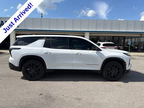 Used 2024 Chevrolet Traverse RS FWD image 2