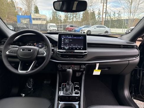 New 2026 Jeep Compass Latitude image 11