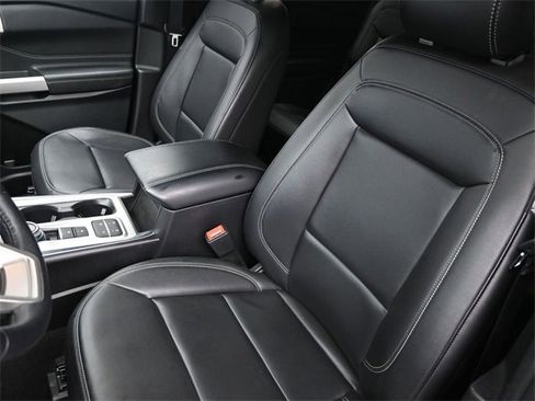 Used 2024 Ford Explorer XLT w/ Equipment Group 202A image 18