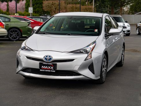 Used 2016 Toyota Prius Two image 4