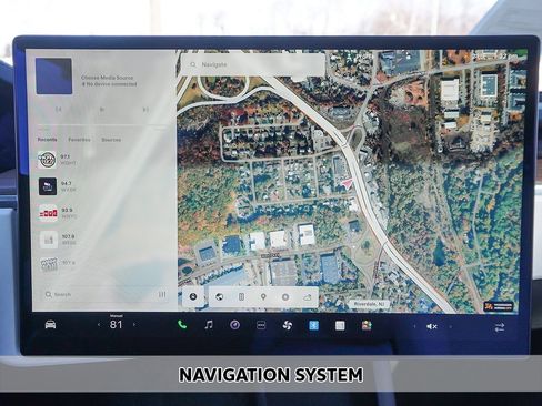 Used 2022 Tesla Model X Base image 4