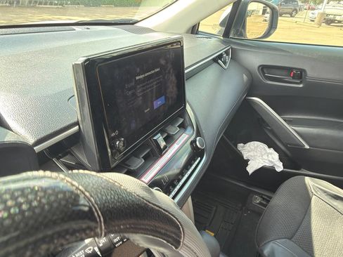 Used 2024 Toyota Corolla Cross LE FWD image 9