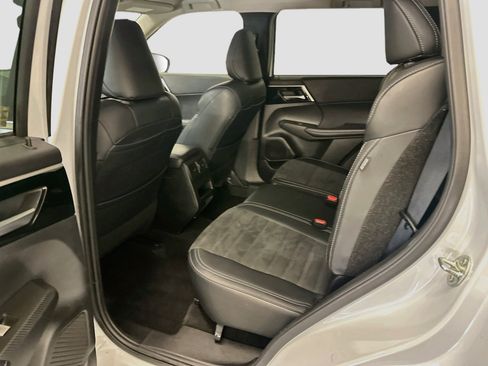 Used 2024 Mitsubishi Outlander SE AWD/4WD image 29