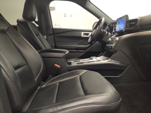 Used 2020 Ford Explorer XLT w/ Equipment Group 202A RWD image 21