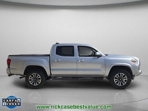Used 2023 Toyota Tacoma SR AWD/4WD image 4