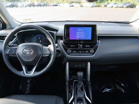 Used 2025 Toyota Corolla Cross XLE w/ Convenience Package AWD/4WD image 16