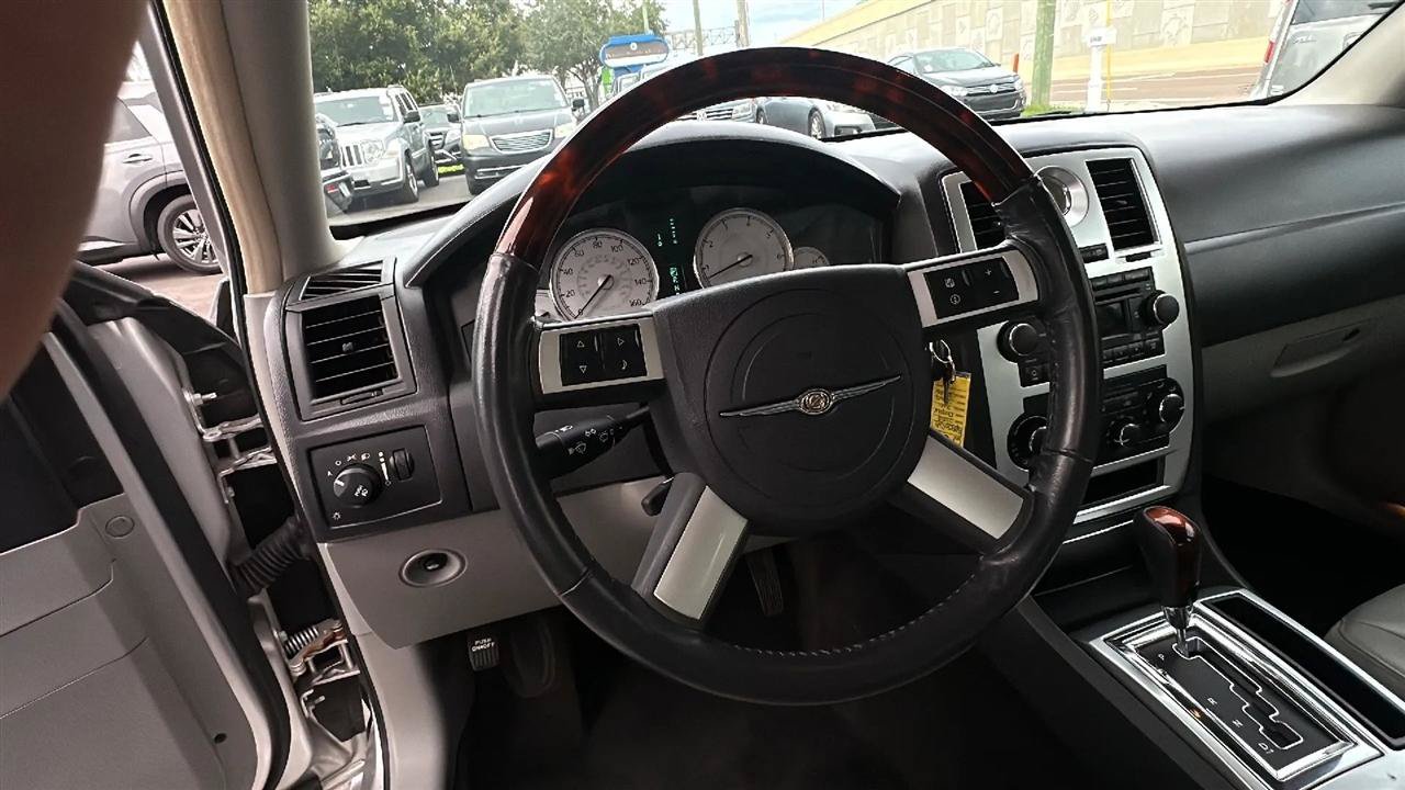 Used 2007 Chrysler 300 C RWD image 38