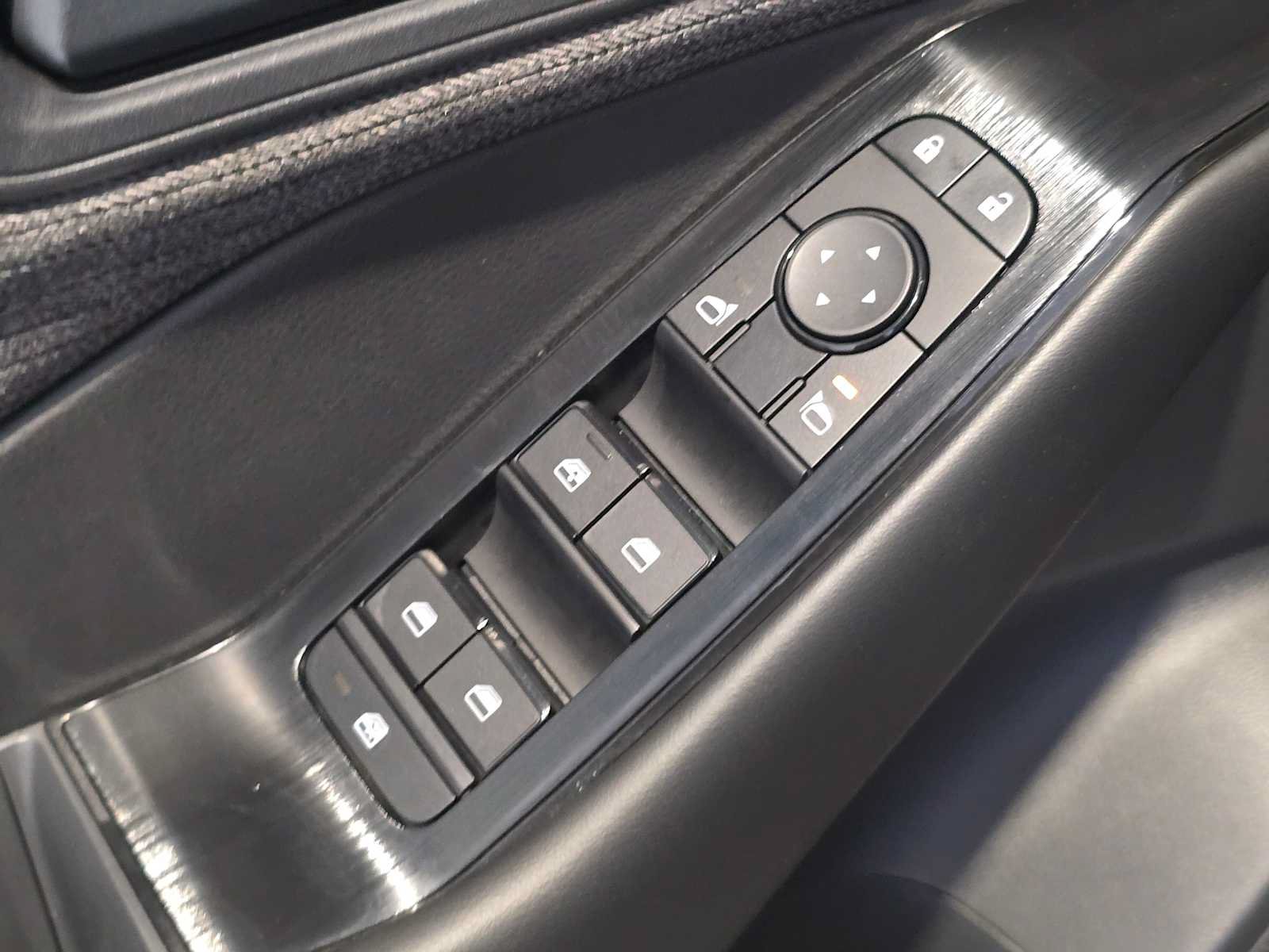 Used 2023 Nissan Rogue S AWD/4WD image 22