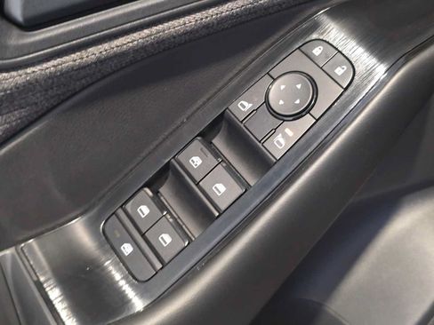 Used 2023 Nissan Rogue S AWD/4WD image 22