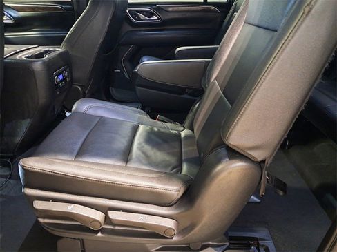 Used 2023 Chevrolet Suburban Z71 image 12
