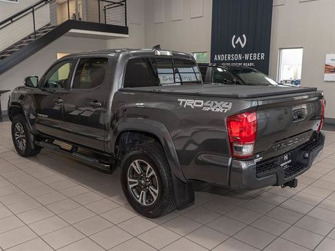 Used 2017 Toyota Tacoma TRD Sport AWD/4WD image 19