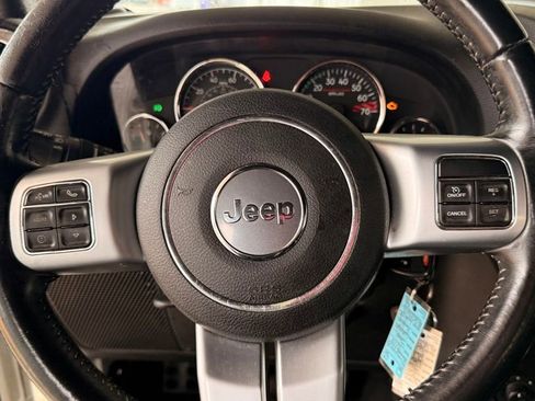 Used 2017 Jeep Wrangler Unlimited Rubicon AWD/4WD image 40