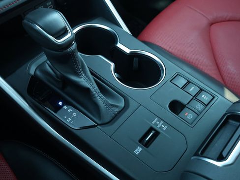 Used 2024 Toyota Highlander XSE image 25