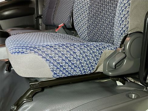 Used 2024 Isuzu NPR image 17