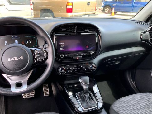 Used 2023 Kia Soul S image 6