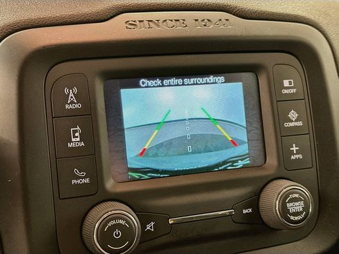 Used 2017 Jeep Renegade Altitude FWD image 23