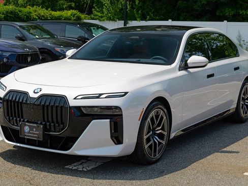 Used 2024 BMW 740i xDrive w/ Premium Package 2 AWD/4WD image 3