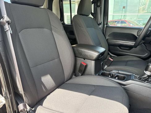 Used 2023 Jeep Gladiator Sport AWD/4WD image 11