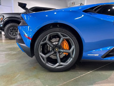 Used 2020 Lamborghini Huracan EVO RWD image 25