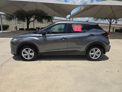 Certified 2025 Nissan Kicks Play S FWD image 6