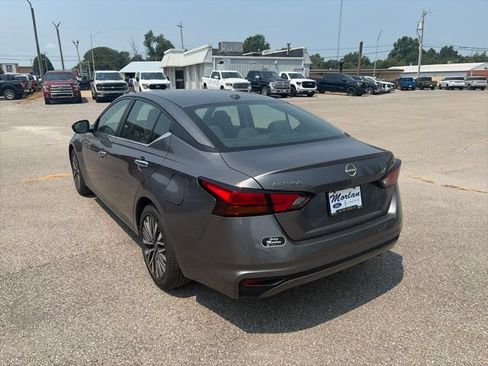 Used 2024 Nissan Altima 2.5 SV FWD image 4