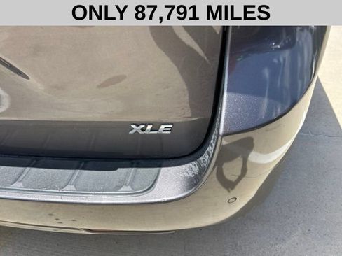 Used 2019 Toyota Sienna XLE w/ XLE Navigation Package FWD image 4
