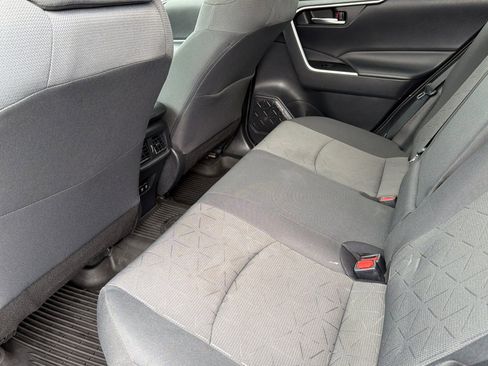 Used 2021 Toyota RAV4 XLE w/ Convenience Package image 9