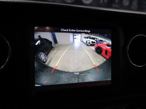 Used 2019 Jeep Wrangler Unlimited Sahara image 33