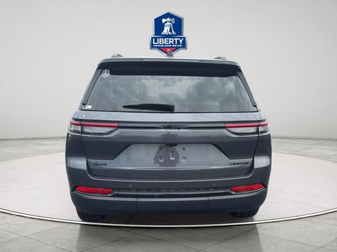 New 2025 Jeep Grand Cherokee Limited w/ Black Appearance Package AWD/4WD image 9