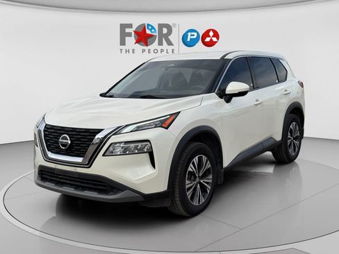 Used 2021 Nissan Rogue SV image 1