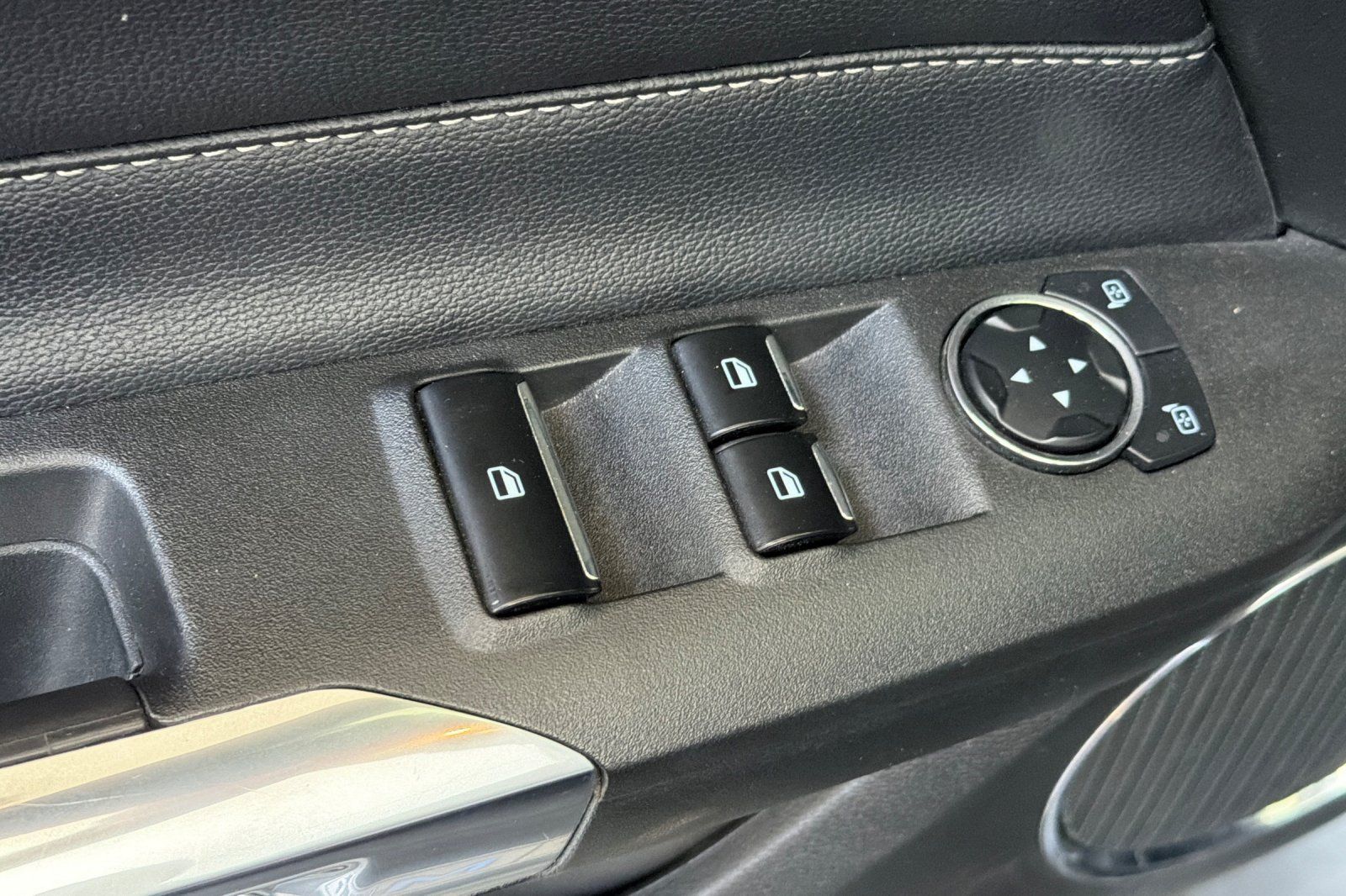 Used 2023 Ford Mustang Premium RWD image 39