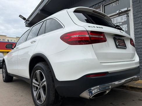 Used 2019 Mercedes-Benz GLC 300 4MATIC w/ Premium Package image 5